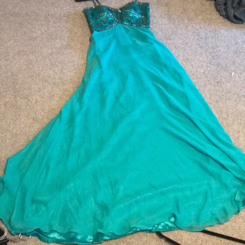 Prom dress - Picture 2 of 11